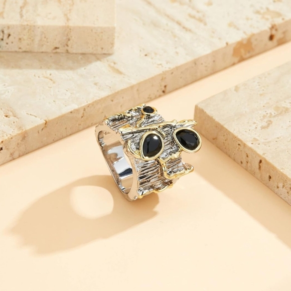 Vintage Style Chunky Statement Ring With Onyx - Picture 4 of 5